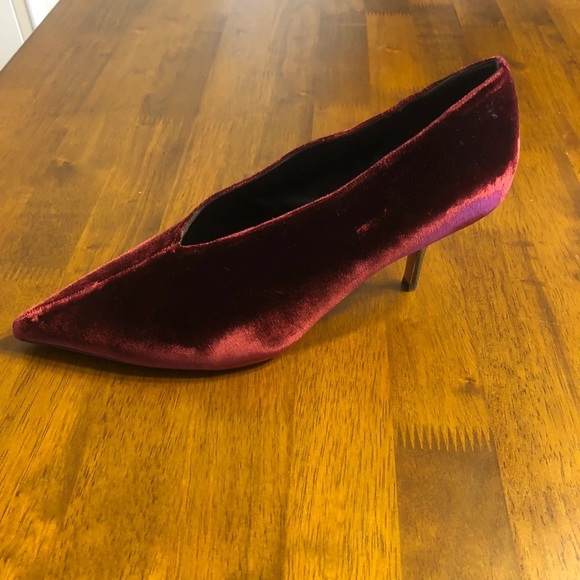 Celine Phoebe Philo V Neck Velvet Pumps | Oxblood | Size 38.5/8.5 - Picture 4 of 7